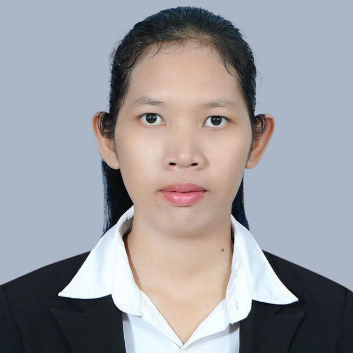 TDSO Young professional woman in formal attire, representing teacher development and support initiatives.