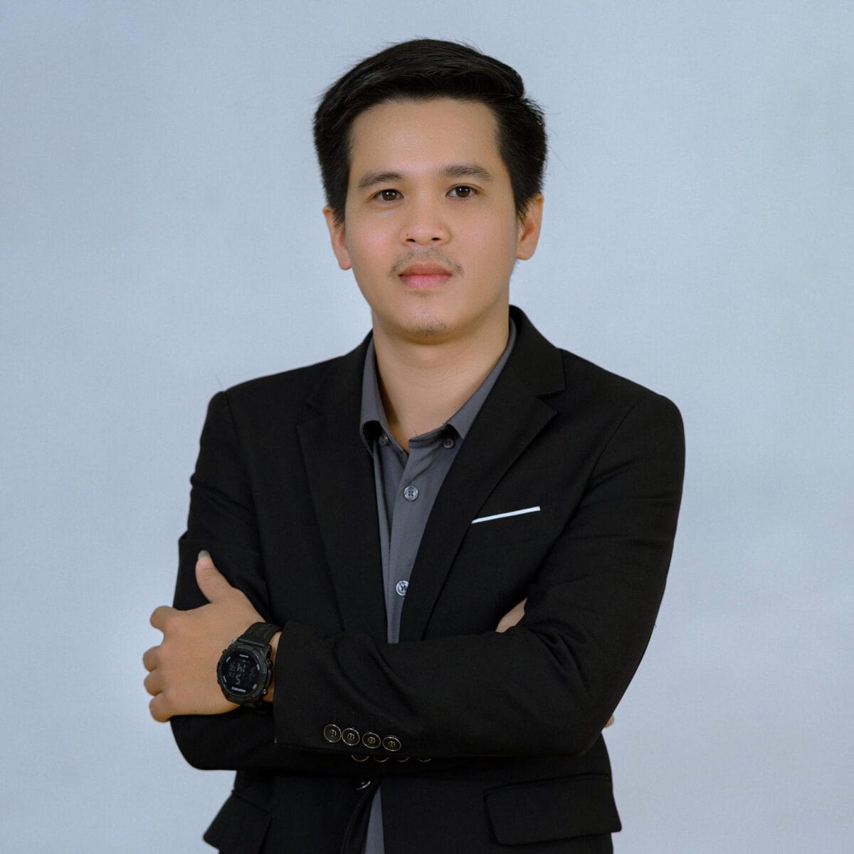TDSO Professional portrait of a man in a black suit with crossed arms, promoting teacher development and.