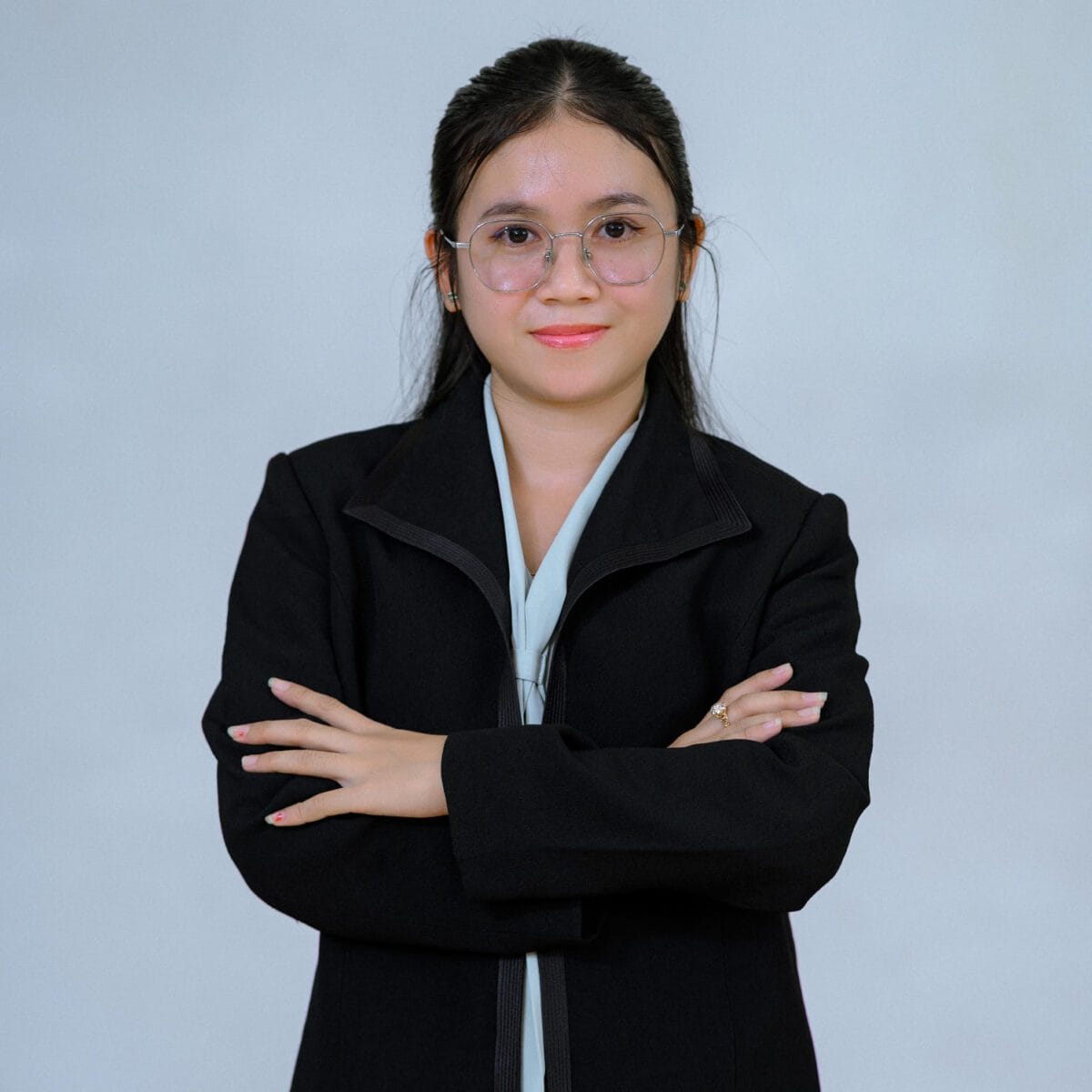 TDSO Professional woman in business attire with crossed arms, promoting teacher development and support.
